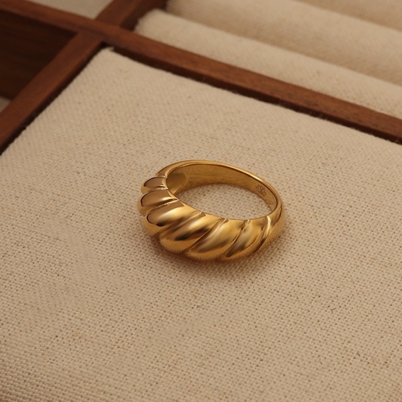Jewelry - Inner Harmoni 18K Gold Plated Elegant Gold-Toned Women's Conch Ring